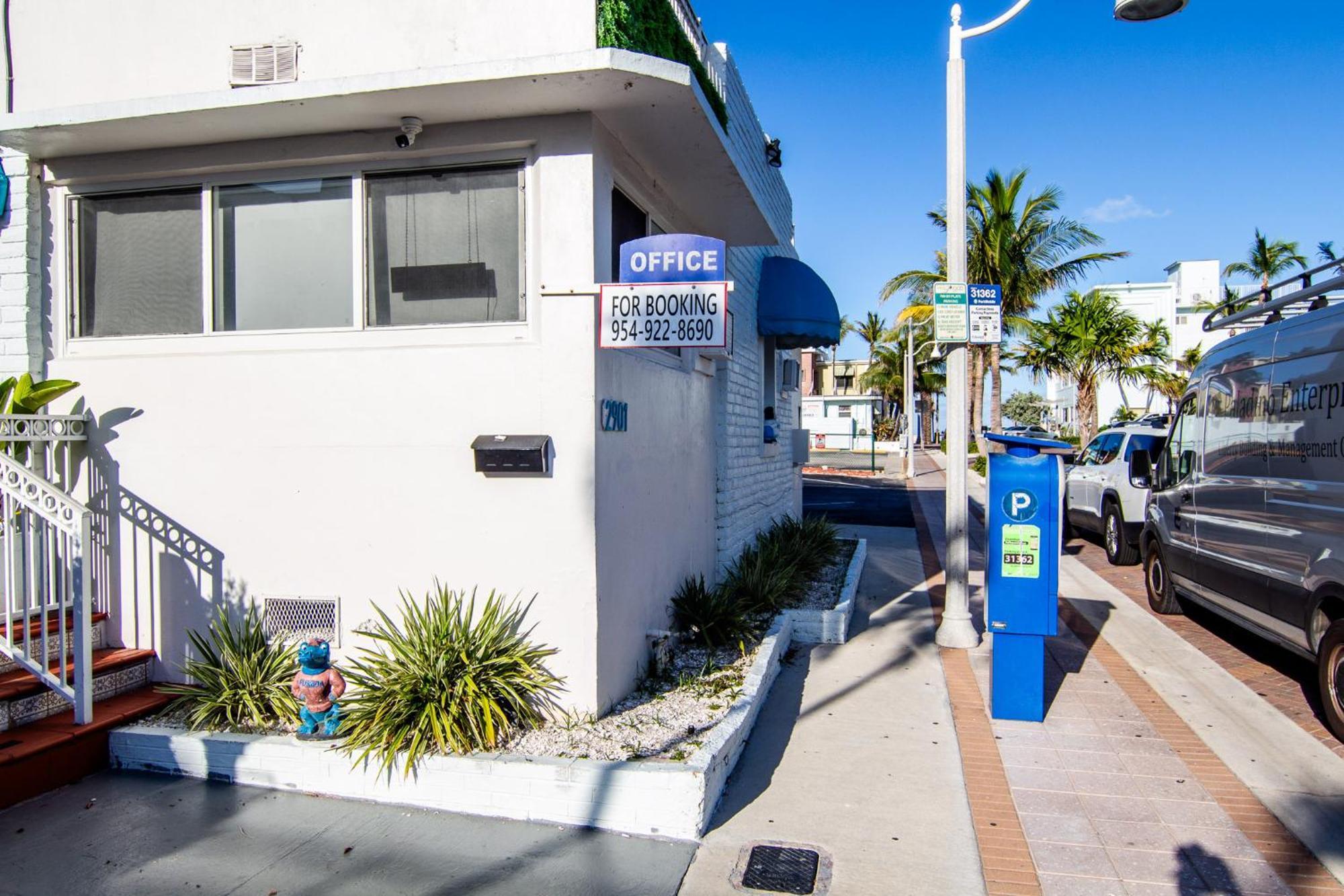 Pousada Suites Hollywood Exteriör bild